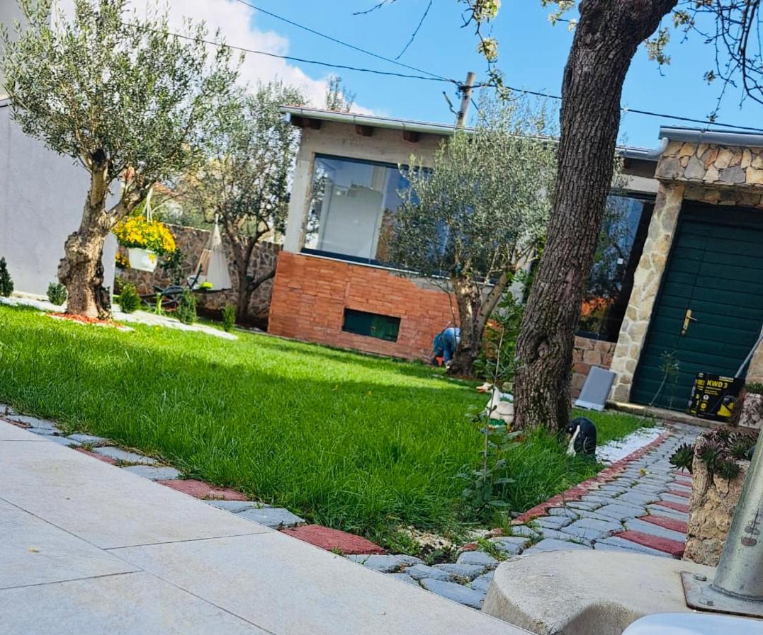 Iva Apartman Sa Bazenom Donji Zemunik Exterior photo