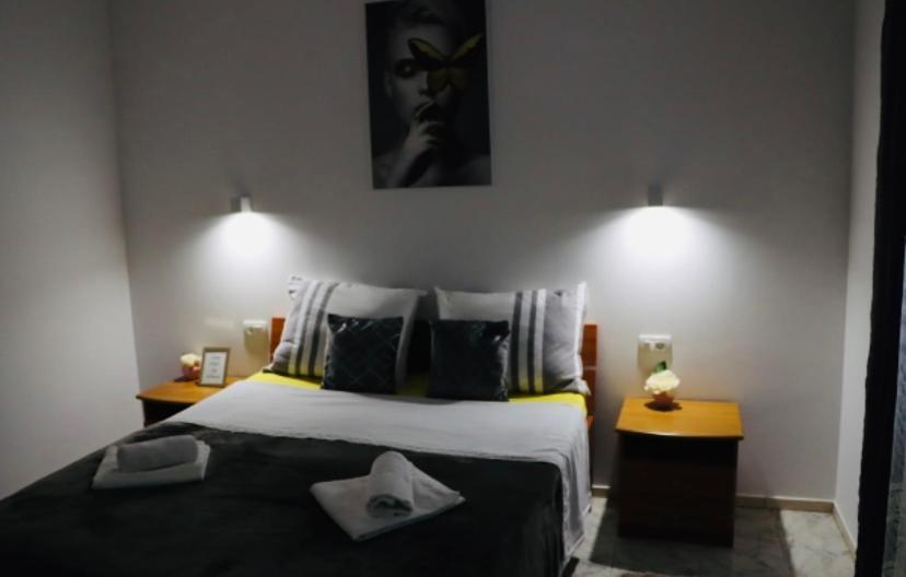 Iva Apartman Sa Bazenom Donji Zemunik Exterior photo