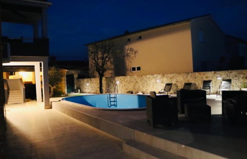 Iva Apartman Sa Bazenom Donji Zemunik Exterior photo