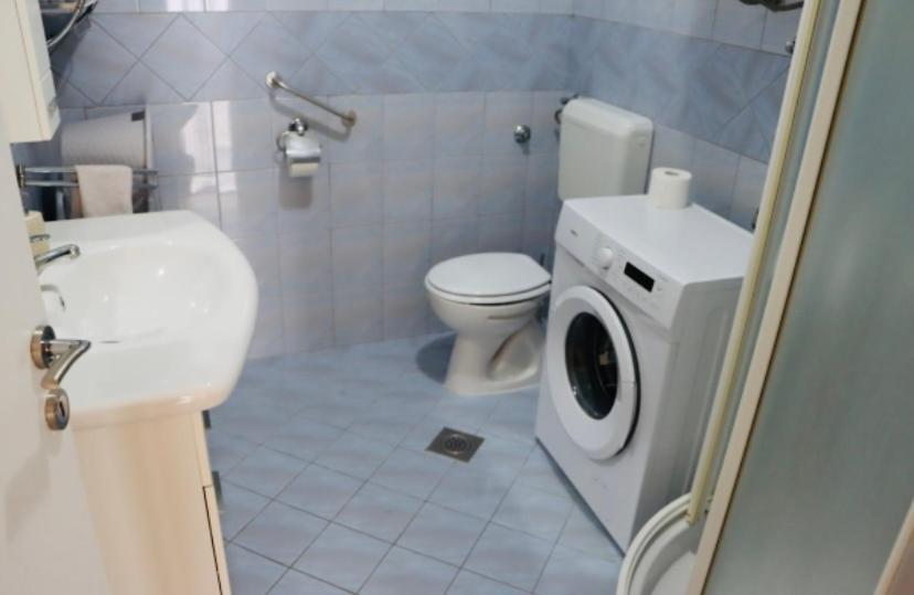 Iva Apartman Sa Bazenom Donji Zemunik Exterior photo